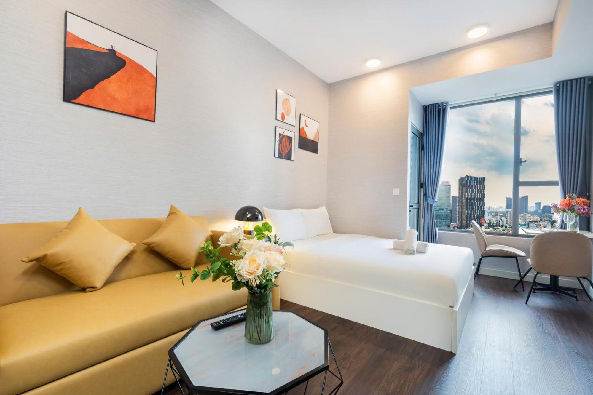 Henry - Rivergate Infinity Pool Apartment